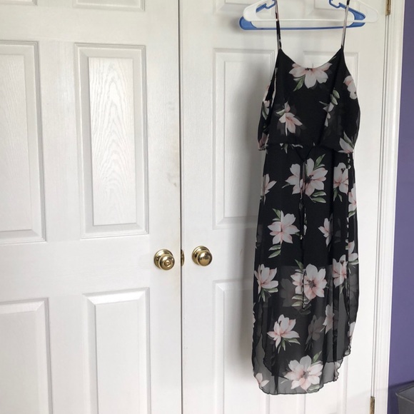 🥳 Beautiful Hi-Low Fashion (M) Dress - Picture 1 of 3